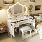 Toeletta Lillian Boho Modern in legno con specchio a tre ante, 13 lampadine, 5 cassetti e stazione di ricarica