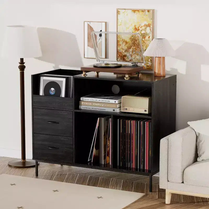35 Supporto per giradischi ecologico con piano ribaltabile, Consolle multimediale in MDF nero + metallo con presa di corrente a 2 uscite e vano portaoggetti antipolvere