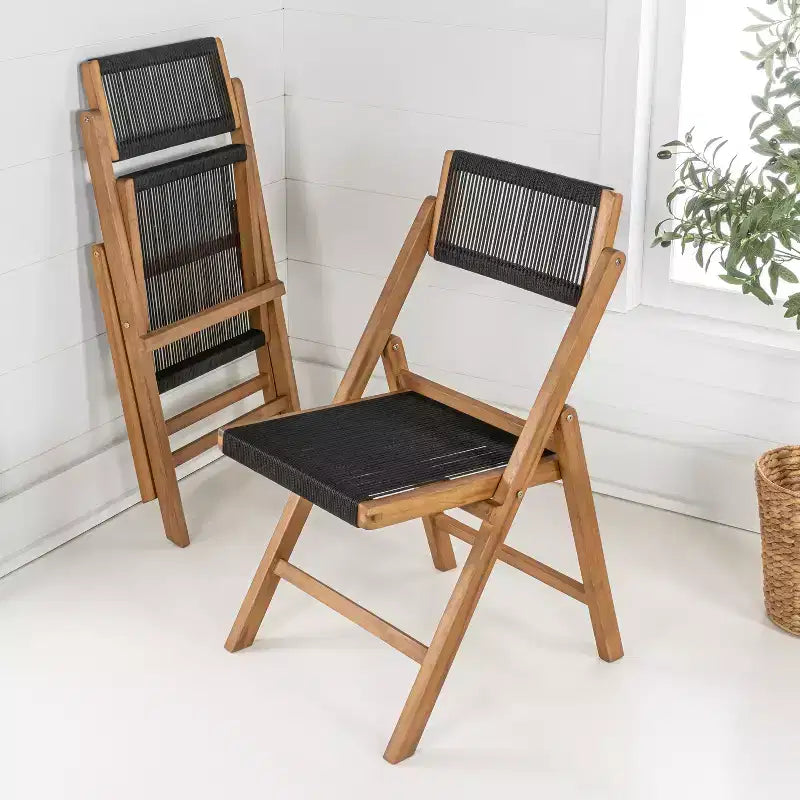 Sedia pieghevole Olivier Coastal moderna in legno e corda con schienale regolabile